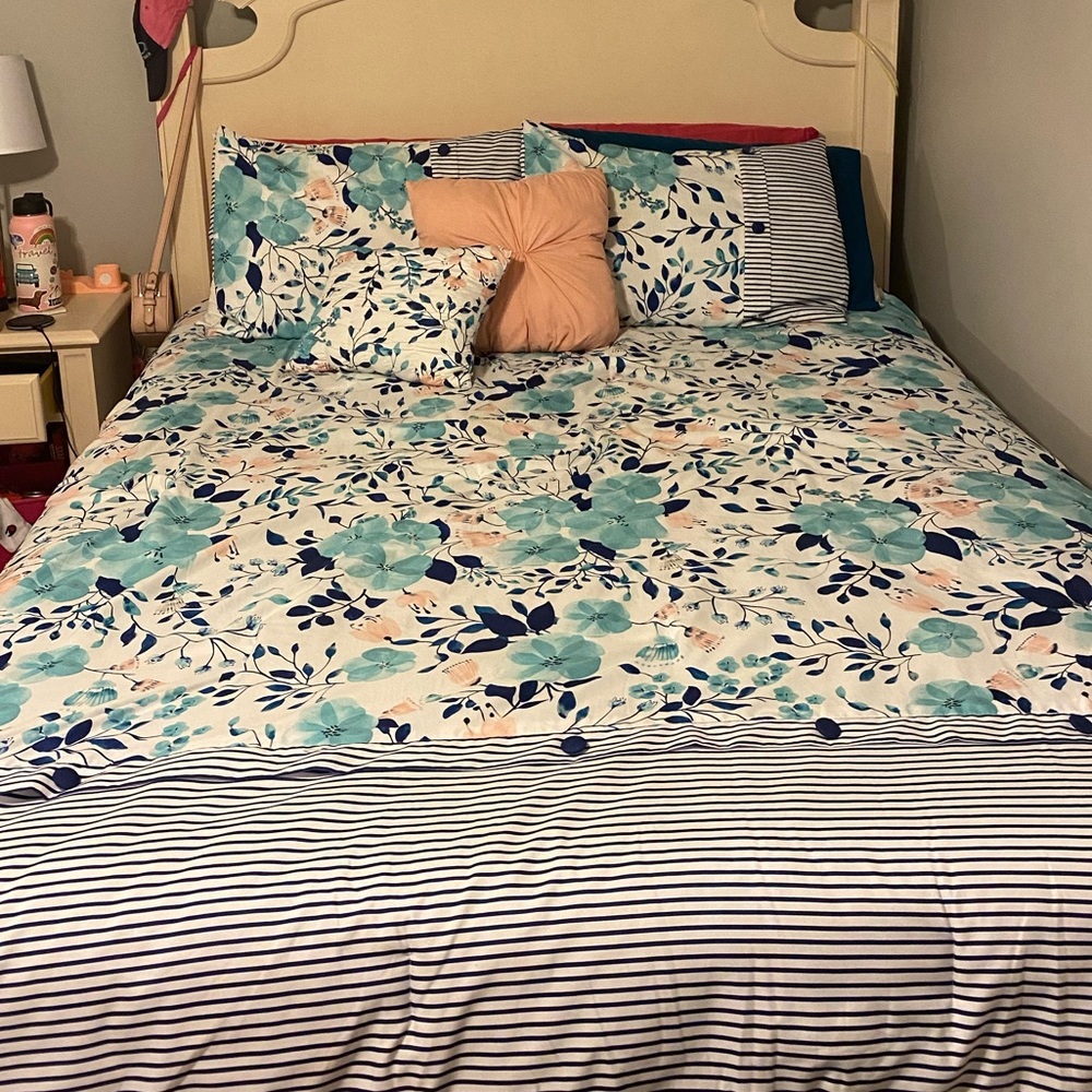 Queen size comforter!